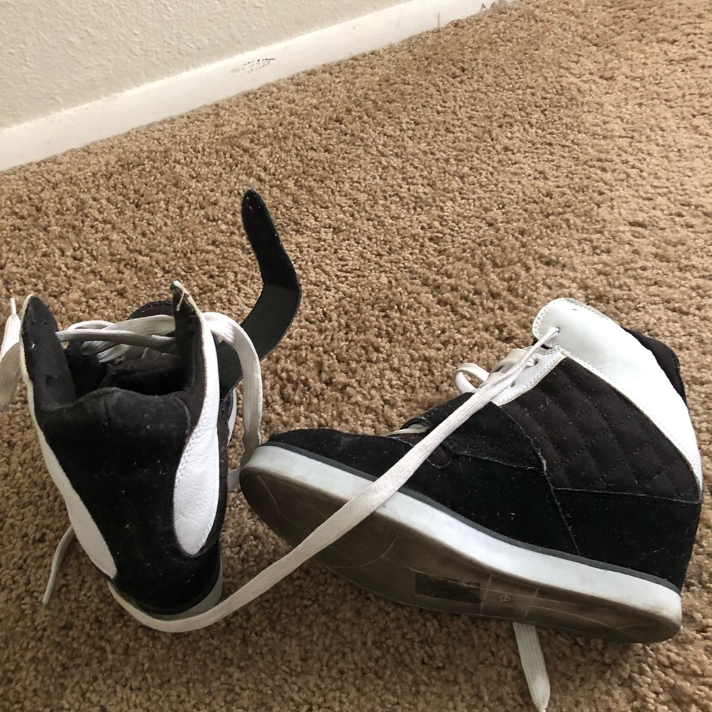 Shoes - Picture 4 of 7